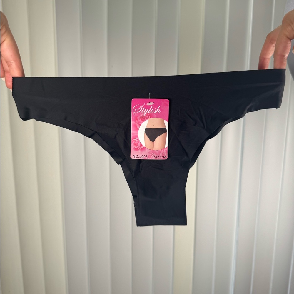 Black Seamless Thong